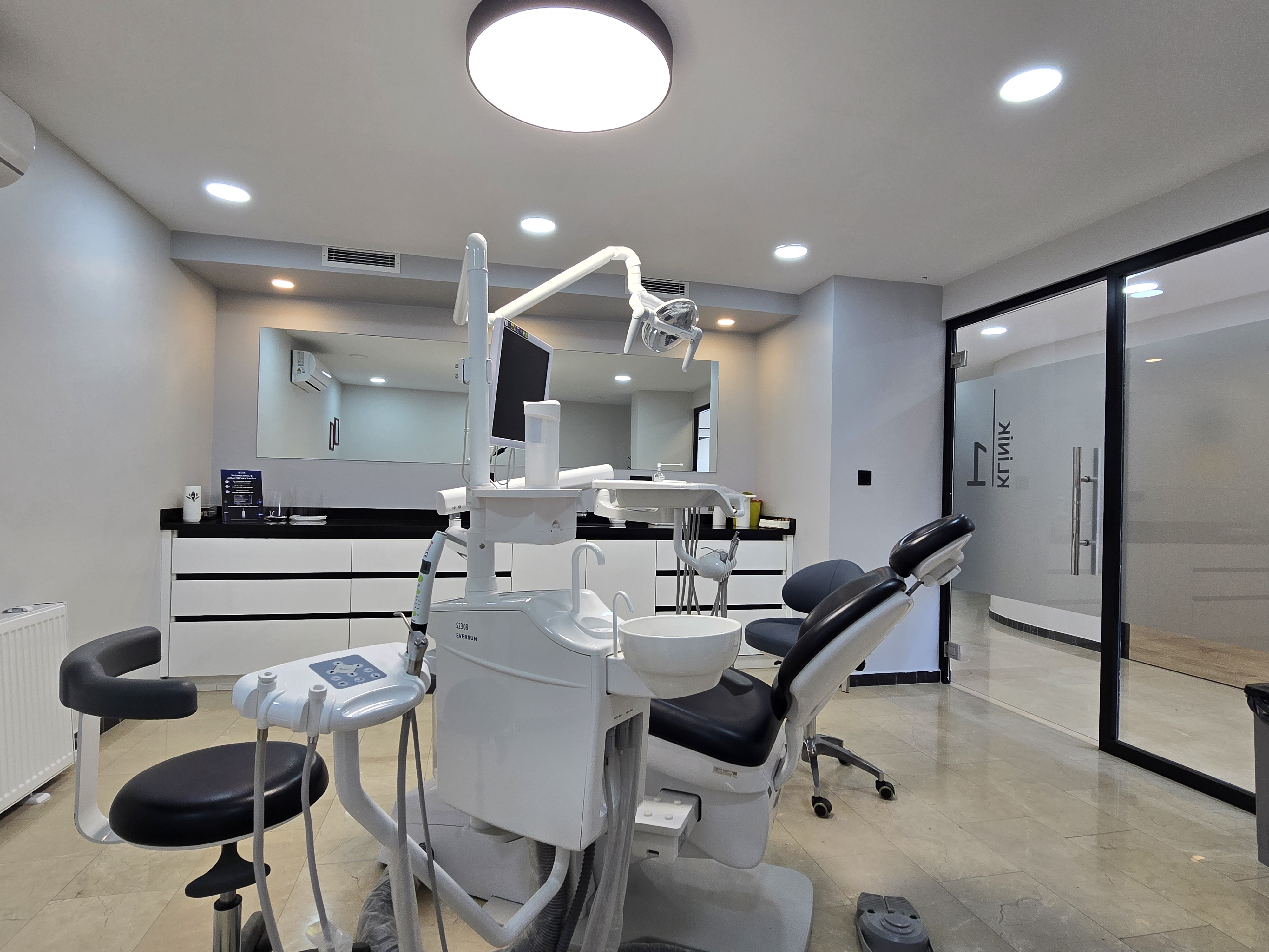 Zirkonyum Kaplama (Estetik ve Sağlam Dişler)